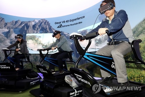 A participant rides on a virtual reality gear during an exhibition held in Seoul on Oct. 6, 2016. (Yonhap)