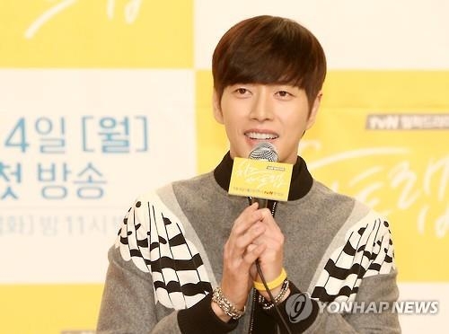 South Korean actor Park Hae-jin, who stars in the drama "Cheese in the Trap," responds to reporters' questions during a publicity event in Seoul on Dec. 22, 2015. (Yonhap)