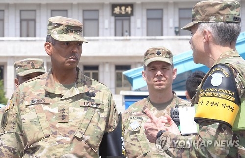 Gen. Vincent K. Brooks, the top commander of U.S. Forces Korea, visits the inter-Korean truce village of Panmunjom in this file photo. (Yonhap)