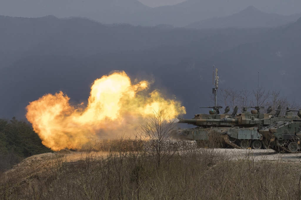 A K-2 Black Panther battle tank in a live-fire drill (Yonhap)