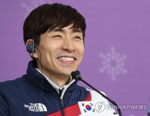 In this file photo taken on Feb. 24, 2018, South Korean speed skater Lee Seung-hoon speaks during a press conference at Gangneung Oval in Gangneung, Gangwon Province, after earning a gold medal in the men's mass start at the PyeongChang Winter Olympics. (Yonhap)