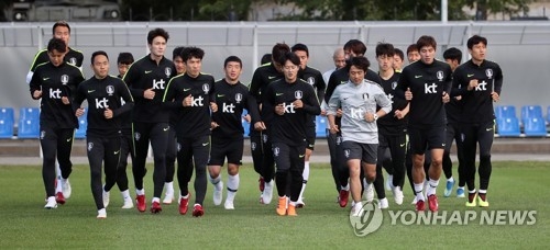 This file photo taken on June 25, 2018, shows South Korea's national football team players training at Spartak Stadium in Lomonosov, Saint Petersburg, Russia. (Yonhap)