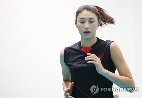 In this file photo from July 10, 2018, South Korean volleyball player Kim Yeon-koung warms up for practice at the Jincheon National Training Center in Jincheon, 90 kilometers south of Seoul. (Yonhap)