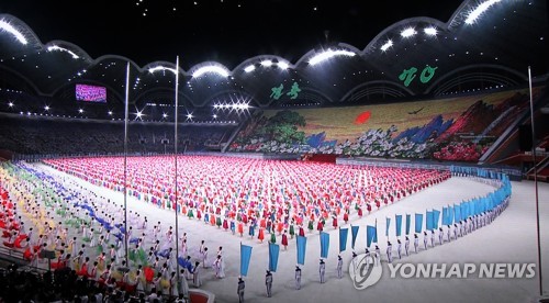 (2nd LD) Moon, Kim attend N. Korea's propaganda mass games - 3
