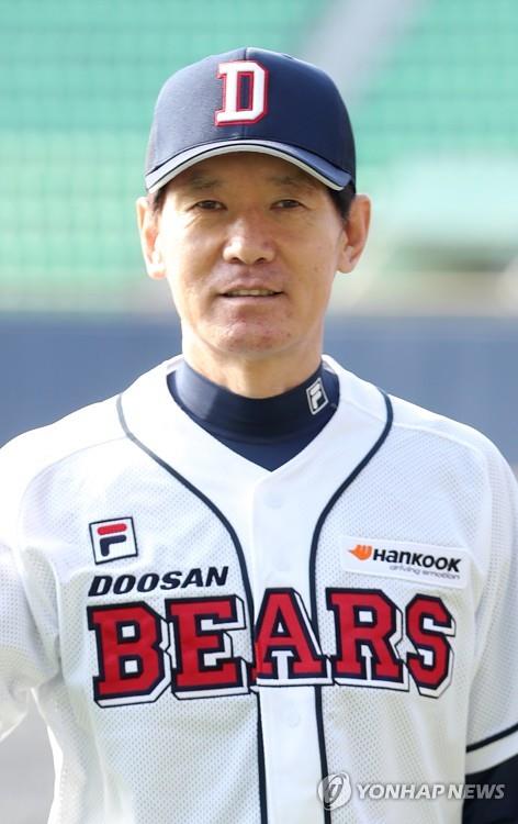 This undated file photo shows Lee Kang-chul, bench coach for the Korea Baseball Organization club Doosan Bears. Lee was named new manager of the KT Wiz on Oct. 20, 2018. (Yonhap)