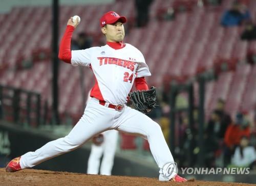 In this file photo from Oct. 12, 2018, Yoon Suk-min of the Kia Tigers pitches against the Lotte Giants in the top of the ninth inning of a Korea Baseball Organization regular season game at Gwangju-Kia Champions Field in Gwangju, 330 kilometers south of Seoul. (Yonhap)