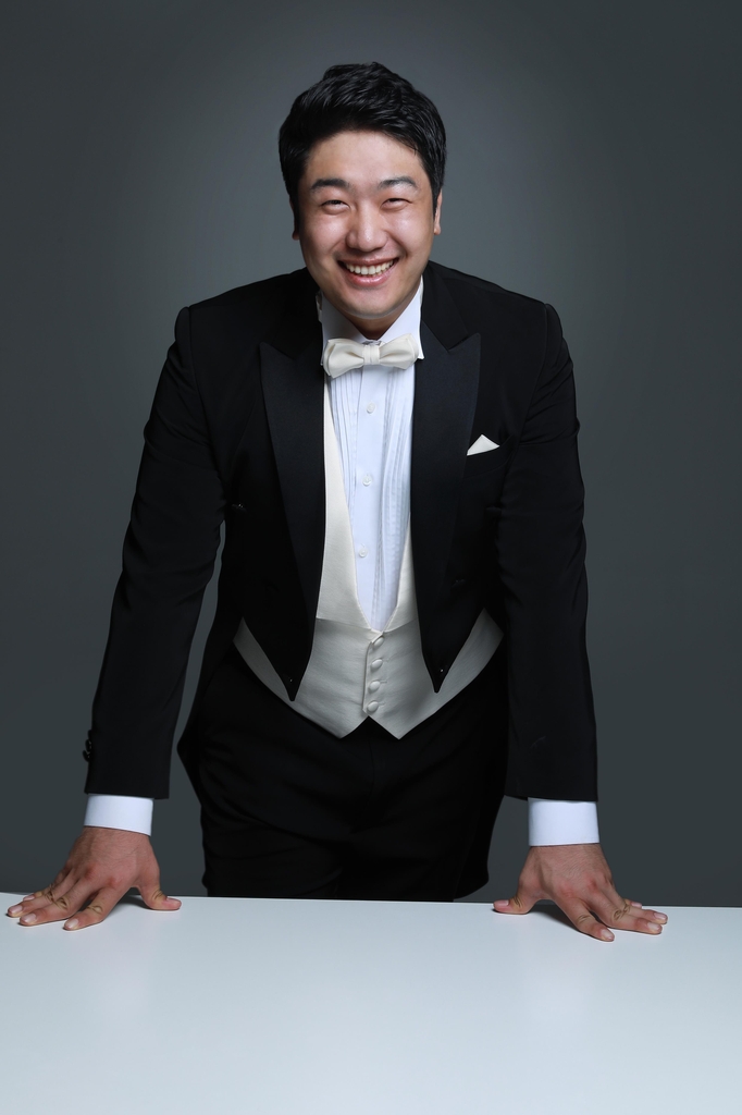 This photo provided by Arts & Artists shows baritone Kim Gihoo. (PHOTO NOT FOR SALE) (Yonhap)