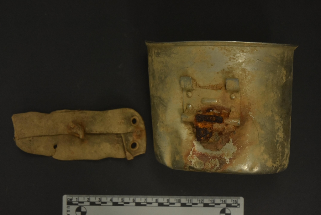 This photo, provided by the defense ministry, shows items of the Ssg. Ban Cheol-hwan found at a former Korean War battle site in the northeastern county of Inje. (PHOTO NOT FOR SALE) (Yonhap)