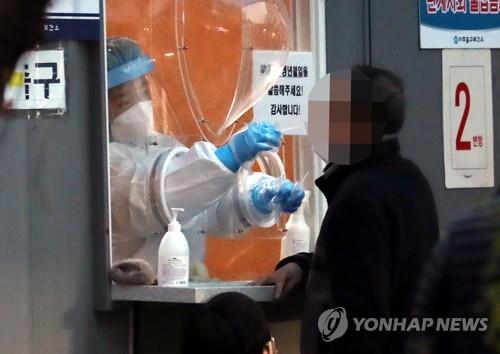 New cases below 5,000 for 2nd day; critically ill patients at record high