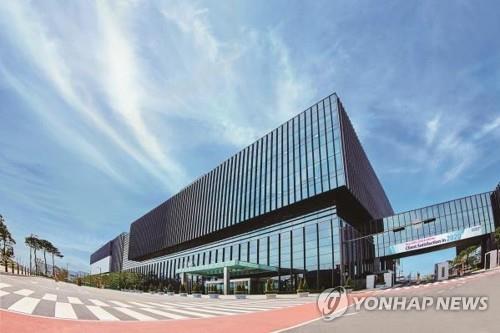 This undated photo, provided by Samsung Biologics, the biopharmaceutical unit of South Korea's top conglomerate, Samsung Group, shows its third plant in Songdo, south of the western port city of Incheon. (PHOTO NOT FOR SALE) 