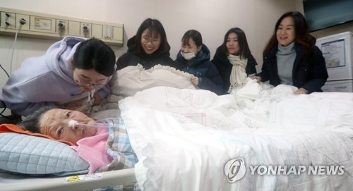 This January 2018 file photo shows Kim Yang-joo at a hospital in the southeastern city of Changwon. Kim, who was forced into sexual slavery by Japan during World War II, died on May 1, 2022.