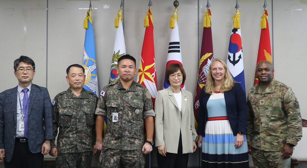South Korean and U.S. officials pose for a photo as they attend the second session of the South Korea-U.S. ICT Cooperation Committee in Seoul on Aug. 12, 2022, in this photo released by the defense ministry. (PHOTO NOT FOR SALE) (Yonhap)