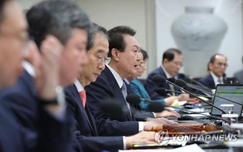President Yoon Suk Yeol (4th from L) presides over a Cabinet meeting at the presidential office in Seoul on March 28, 2023. (Pool photo) (Yonhap)