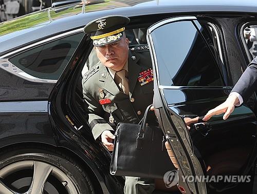 Marine Corps Commandant Lt. Gen. Kim Kye-hwan arrives at the Corruption Investigation Office for High-ranking Officials in Gwacheon, south of Seoul, on May 4, 2024, for questioning over an alleged influence-peddling case related to the death of a young Marine last year. (Yonhap) 