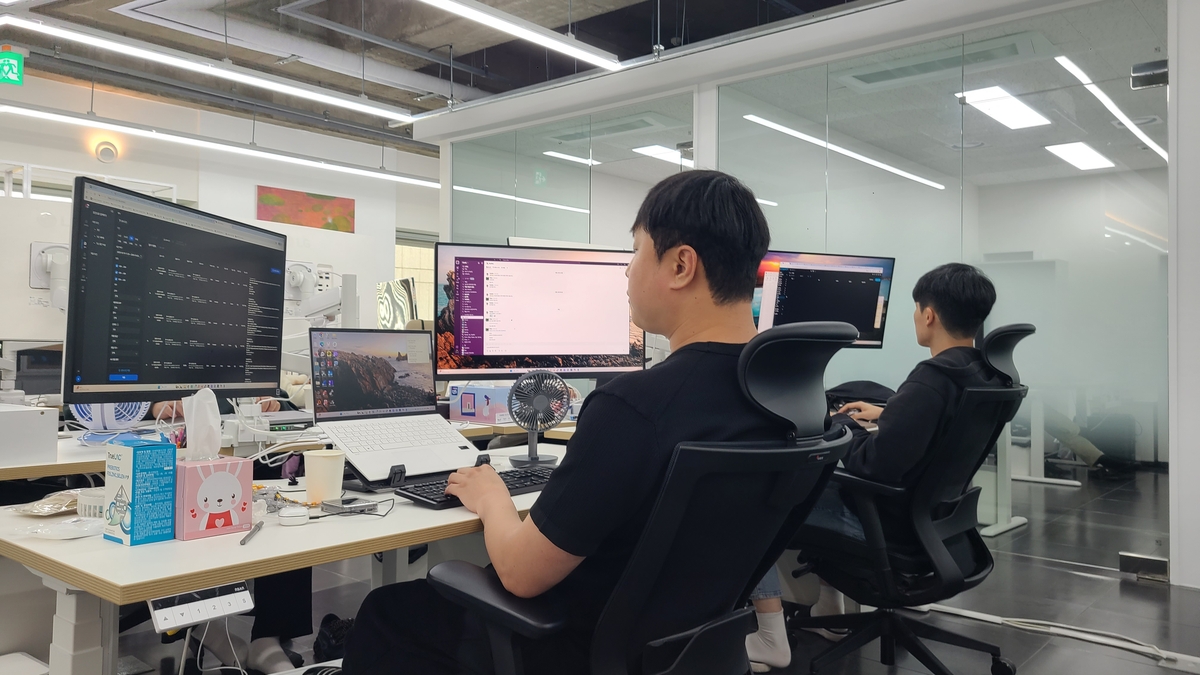 Staffs members of ClumL are seen working inside the company's office in southern Seoul on Oct. 20, 2025. (Yonhap)