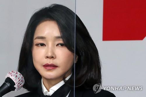 Kim Keon-hee, la femme du candidat du Parti du pouvoir du peuple à la présidence, Yoon Suk-yeol. (Yonhap)