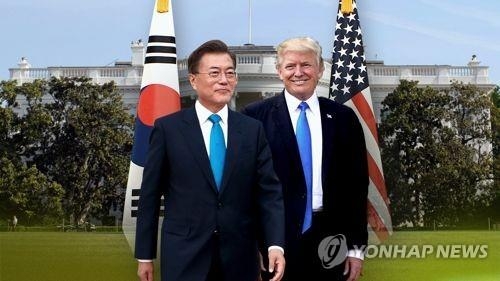 トランプ氏（右）が韓国を訪問し文在寅大統領（左）と会談する見通しだ（イメージ）＝（聯合ニュース）