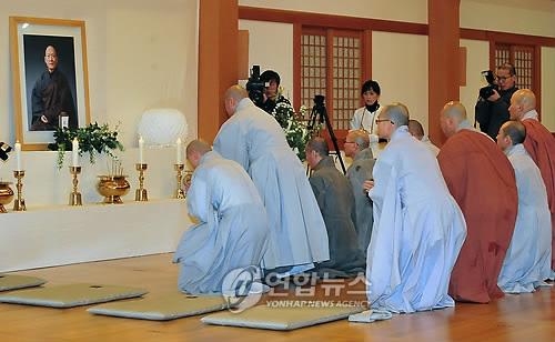 <법정 입적> "길상사 가시겠느냐 묻자, 고개 끄덕" - 2