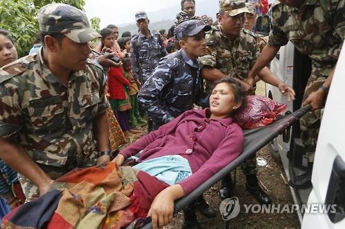 <르포> "사망자 수도 모른다"…더 참혹한 네팔 산간 오지들 - 2