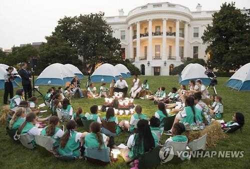 백악관이 달라진다…사진촬영 허용·걸스카우트 첫 캠핑(종합) - 3