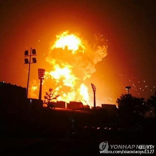 中톈진항 폭발로 극독물질 유출된 듯…소방관 17명 사망(종합) - 2