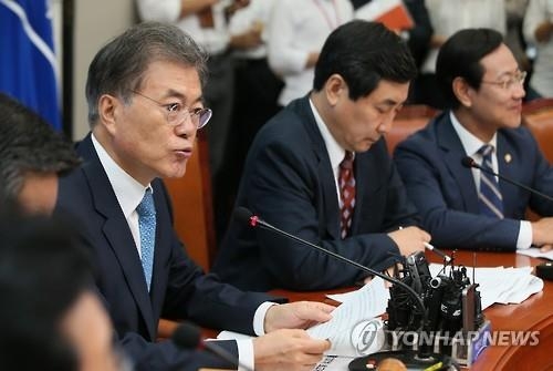 문재인 "6자회담재개 등 북핵문제 해결방안 모색되길" - 2