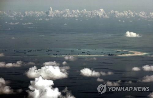 美 함정 vs 中 군함 '일촉즉발' 대치…남중국해 갈등 최고조(종합4보) - 3