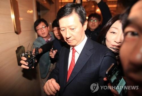 신동주, 호텔롯데 상장 일정에 부정적…"불투명 요소 많아" - 2