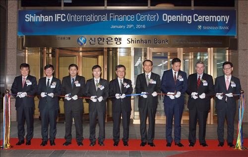신한은행, 외국인 맞춤형 서비스 제공 '신한IFC' 개장 - 2