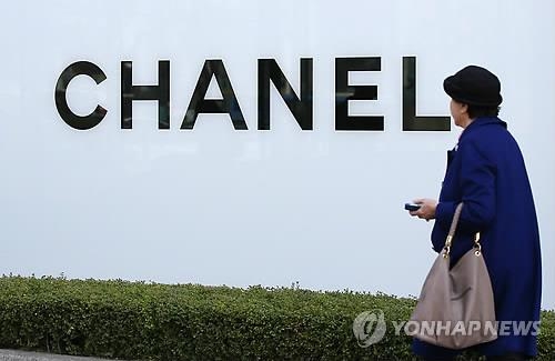 샤넬 화장품, 백화점 판매가 최대 5% 인상 - 2