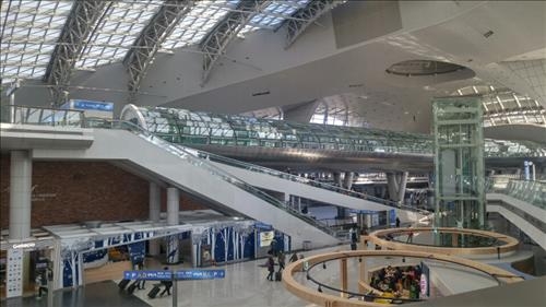 인천공항 자기부상철도 직접 타보니…'고급스럽네' - 2