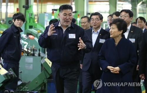 與의원 만난 朴대통령 "피를 토하며 연설해 법통과시키세요"(종합) - 2