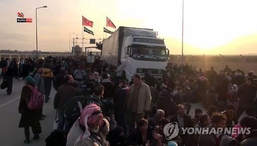 시리아 난민 3만여명 터키 국경 폐쇄·추위 '이중고' - 2