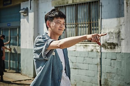 < SNS돋보기> 연휴 극장가 '검사외전' 돌풍에 "관객 선택권 실종" - 3