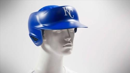 헬멧 형태 MLB 새 '투수 모자' 스프링캠프서 등장 - 2