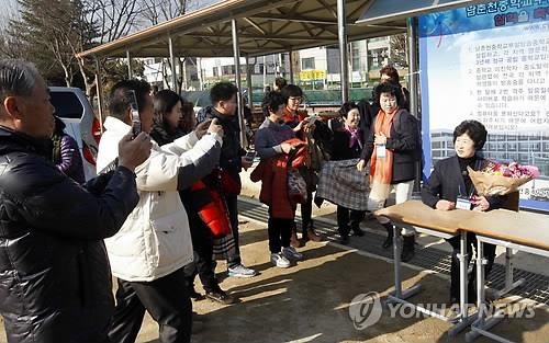 '중학생 될래요'…강원 만학도 435명 방통中 지원 - 2