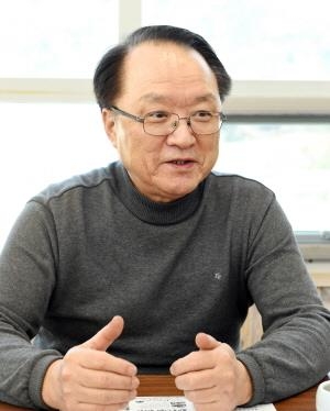 <게시판> 부경대 문덕홍 교수, 장학재단 종잣돈 기부 - 2