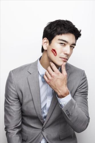 데니스 오, 7년만 국내 활동 재개…이태란·안길강과 한솥밥 - 3