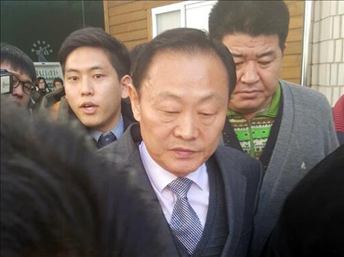 '성추행 금품무마' 포천시장 항소심서 집행유예(종합) - 2