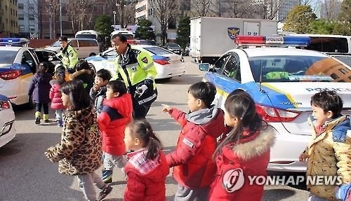 사고로 119 실려간 아동 한해 7만명…3건중 1건 교통사고 - 5