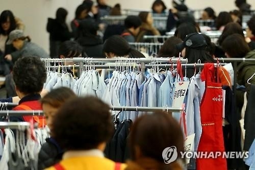 새학기 앞두고 일부 중고교 교복 납품 지연 사태 - 3