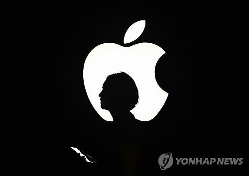 트럼프 "애플이 승복할 때까지 삼성 휴대전화만 쓰겠다" - 3