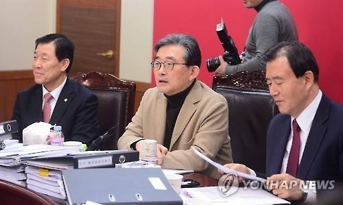 이한구 "모두 친박이라는데 수상하고 아닌 사람도 있어" - 2