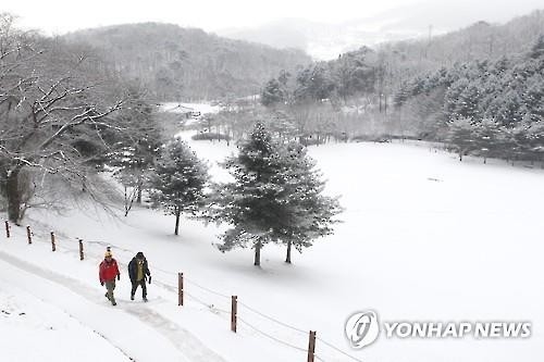 충북 꽃샘추위 기승…제천 영하 9.2도 - 2
