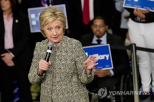 힐러리 "KKK 논란 트럼프 매우 실망스럽다"…벌써 본선 대비? - 2