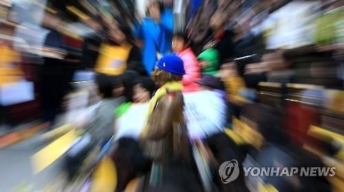日아베정권 가해 역사 '물타기'…군위안부 강제성 모호하게(종합) - 3