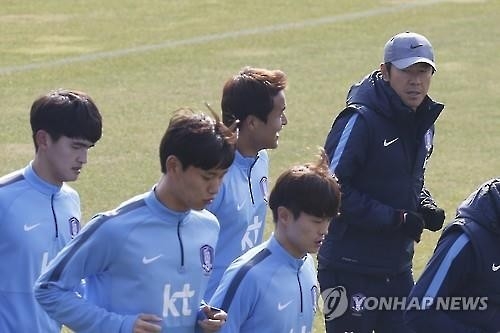 <올림픽축구> 신태용의 한숨…"경기력 떨어진 선수 많아 고민" - 3