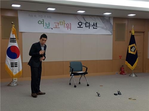 '판사들의 연극 오디션'…"이혼가정 아픔에 도움 되길" - 2