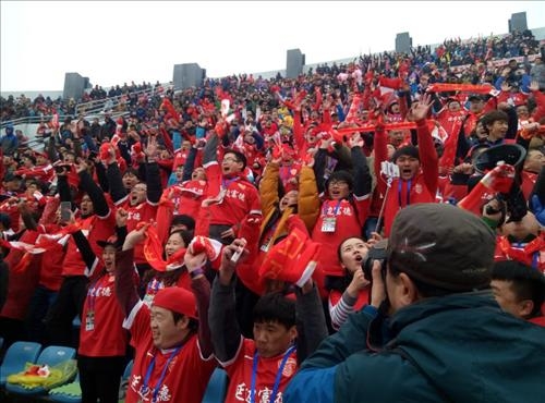 연변축구팀, 中슈퍼리그 첫 홈경기 승리…3만동포 '열광'의 축제 - 4