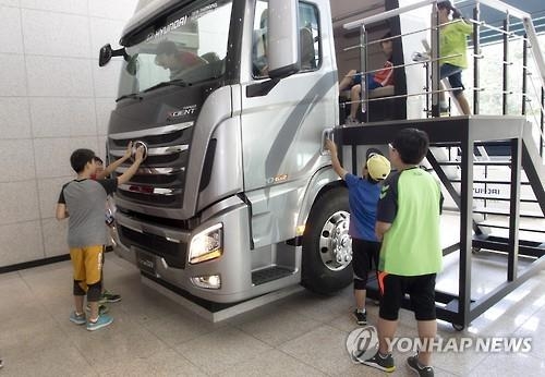 현대차 전주공장, 한국화단 이끌 재목 발굴 나서 - 2